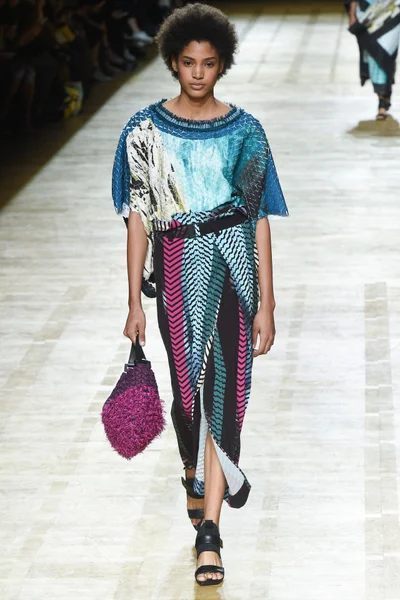Look 10